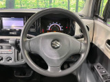 インテリアに合わせたデザインのステアリングは、運転される方のことも考え、運転しやすい形状、大きさです。是非一度、実際に触ってお確かめください。