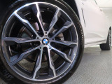 BMW認定中古車は保証も充実しております。2年間もしくは、1年間の保証に加え、最大4年間までの保証延長も可能でございます(対象車種限定)!充実の保証で、安心してお車をご利用いただけます