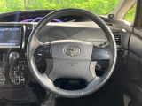 【純正革巻きステアリング】上質な革を使用することで、手にしっかり馴染みとても運転しやすいハンドルです♪