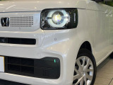 【LEDヘッドライト】悪天候や夜間走行時も良好な視界を確保し安心して運転できる高輝度LEDヘッドライトを装備!点灯速度が早く、消費電力も抑えられています。