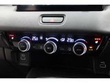 運転席と助手席の温度設定の変更が可能な左右独立タイプのデュアルエアコンです♪♪♪暑がりな人・寒がりな人も誰もが車内を快適にお過ごしいただけます♪♪♪