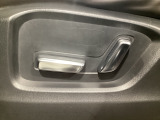 こちらのグレードは助手席にもパワーシートを装備しております!運転席同様お好みで調整が可能です!
