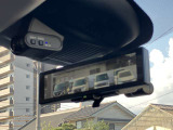 ドライブレコーダー付きです。前方方向と室内向きの2カメラタイプです☆