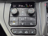 運転席と助手席それぞれで温度調整可能。快適性を高めるデュアルエアコンです。
