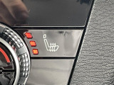 【シートヒーター】シートを温めてくれる暖房機器です!長時間座っていると負担が掛かりやすい背中や腰、または冬場などの寒い日に冷えやすい脚部に快適なぬくもりを伝えます。