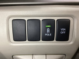 VSA装備車です。VSAはドライバーの操作と車の動きを見守っています。もし車の挙動が乱れたとき、4輪別々にブレーキをかけたり、エンジンパワーをしぼることによって車を安定させます。