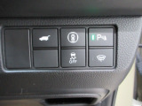 パーキングセンサーや横滑りを防ぐVSA等のスイッチ類は運転席の右側、手の届きやすい位置にあります。