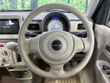インテリアに合わせたデザインのステアリングは、運転される方のことも考え、運転しやすい形状、大きさです。是非一度、実際に触ってお確かめください。