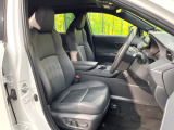 運転席シート廻りは使用感も少なく、良好な状態となっています。前オーナー様が丁寧に使っていたことがよくわかりますね。
