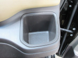 運転席側の手の届きやすい位置にもドリンクホルダーが付いています。