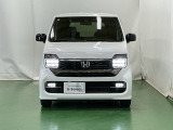 LEDヘッドライトを装備しています。LEDヘッドライトはとても明るく、雨の日や夜間走行も安全・安心です。オートライトコントロール付きで周囲の明るさに応じて自動で点灯・消灯します
