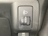 ヘッドライトレベライザーがついています。ヘッドライトレベライザーは道路状況や積荷の加重に応じてライトの高さを調節できます。