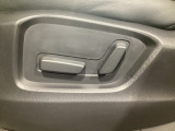こちらのグレードは助手席にもパワーシートを装備しております!運転席同様お好みで調整が可能です!