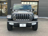 【フロントグリル】7スロットルグリルはJeep伝統の証です。SUVのみにこだわり続けている伝統あるJeep車へお乗り頂いてみてはいかがですか?