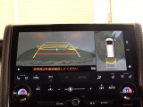 パノラミックビューモニター。お車を上から見下ろしたような映像で周囲を確認できます!床下透過表示機能も設定されています