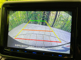 【バックカメラ】駐車時に後方がリアルタイム映像で確認できます。大型商業施設や立体駐車場での駐車時や、夜間のバック時に大活躍!運転スキルに関わらず、今や必須となった装備のひとつです!