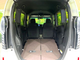 普段のお買い物や通勤、送迎等に十分な荷室スペースを確保しております。セカンドシートを倒すと、大きな荷物の積載も可能です♪