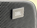 【JBLサウンドシステム】メーカーオプションの高品位サウンドシステムを搭載。専用のチューニングが施された大小様々なスピーカーから良質なサウンドが奏でられ、臨場感あふれる音響空間を演出します。