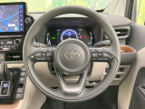 インテリアに合わせたデザインのステアリングは、運転される方のことも考え、運転しやすい形状、大きさです。是非一度、実際に触ってお確かめください。