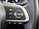 運転中、オーディオの操作をしてて、ハッとしたことはありませんか?ステアリングスイッチは、運転中でもハンドルでオーディオの操作が可能です。