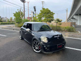 ミニ クーパーS ジョンクーパーワークスエアロの右前から見た外観です。車両全体のバランスが分かりやすい一枚です。