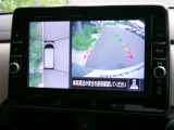 アラウンドビューモニター付きです 上から見たイメージで駐車出来ますので車庫入れの苦手な方も楽に駐車出来ます♪