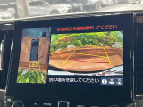 【パノラミックビューモニター】専用のカメラにより、上から見下ろしたような視点で360度クルマの周囲を確認することができます☆死角部分も確認しやすく、狭い場所での切り返しや駐車もスムーズに行えます。