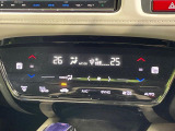 【左右独立型フルオートエアコン】運転席と助手席でそれぞれお好みの温度に設定可能。同乗者にも配慮した、快適な空調をお届け致します。