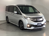 狭い駐車場でも、スライドドアならチャイルドシートへのお子さまの乗降や荷物の積載もスムーズ。