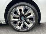 自動車保険も純正のクオリティを。BMWの正規ディーラーのみが取り扱い可能な、BMW専用自動車保険。専任のスタッフが皆様のカーライフを24時間365日サポート致します。