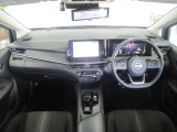 黒を基調としたスタイリッシュなデザインの運転席です。衝突被害軽減ブレーキ、レーンキープアシストなどの安心装備付き!