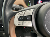 ステアリングにオーディオ操作スイッチが付いています。オーディオ画面に直接タッチしなくても操作が出来ますので、運転に集中できます。