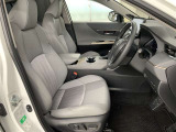 高いホールド性で運転姿勢が安定します。長距離ドライブでも疲れにくいのが魅力です。快適なドライビングライフをお送りください♪