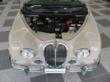 エンジンは日産の1200cc。燃費もよく経済的ですね。
