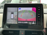 まるでお車を真上から見下ろしたかのような映像をナビに映し出してくれますので狭い駐車場でも周囲を確認する事が出来ますので非常に安心です♪