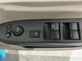 狭い駐車場で便利な電動格納ドアミラーが付いています。