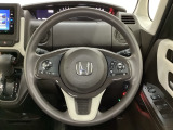 ハンドルにHondaセンシング系のクルーズコントロールやレーンキープアシストなどのスイッチと、オーディオの操作スイッチが装備されています。ハンドルから手を離さず安全に操作できます。