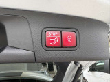 メルセデスのシートは少し硬めになっております。長時間の運転の際、適度な反発があることでお尻や腰の負担を減らす効果が御座います。