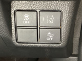 Hondaセンシング用の、VSA(ABS+TCS+横滑り抑制)解除と路外逸脱抑制機能のオンオフスイッチなどはハンドルの右側に装備しています。