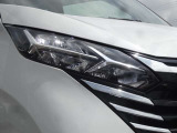 【LEDヘッドライト】悪天候や夜間走行時も良好な視界を確保し安心して運転できる高輝度LEDヘッドライトを装備!点灯速度が早く、消費電力も抑えられています。