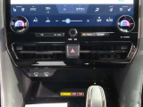 左右独立温度コントロールフルオートエアコンです。運転席、助手席それぞれで独立して温度設定ができます。冷え性の方が乗っても安心ですね♪
