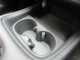 運転席と助手席で使えるドリンクホルダーです