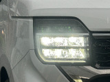 LEDヘッドライトを装備。大光量で夜道や雨の日の安心感を高めます。周囲の明るさに応じて自動点灯・消灯/ライトの消し忘れも防げるオートライトコントロール付です。