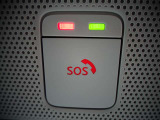 急病時や危険を感じた時、SOSコールスイッチを押すと専門のオペレータに繋がって、警察や消防への連携をサポートしてくれます。また、万が一の事故発生時には、エアバッグ展開と連動して自動通報します。別途契約要