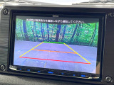 【バックカメラ】駐車時に後方がリアルタイム映像で確認できます。大型商業施設や立体駐車場での駐車時や、夜間のバック時に大活躍!運転スキルに関わらず、今や必須となった装備のひとつです!