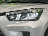 【LEDヘッドライト】悪天候や夜間走行時も良好な視界を確保し安心して運転できる高輝度LEDヘッドライトを装備!点灯速度が早く、消費電力も抑えられています。