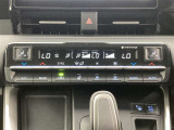 デュアルエアコンとは、運転席と助手席で、個別に温度設定ができる機能です。気温の感じ方は、人それぞれ違うもの。乗る人に優しい機能ですね。