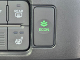 ワンタッチで省燃費走行をサポートするECONスイッチを装備。