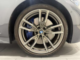 サービスにはドイツ本国と同様に教育と訓練を受け、BMWを知り尽くした「マイスター」が数多く在籍しております。360度による納車前点検整備で、お客様に安心と安全をお届けいたします。