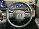 【純正革巻きステアリング】上質な革を使用することで、手にしっかり馴染みとても運転しやすいハンドルです♪